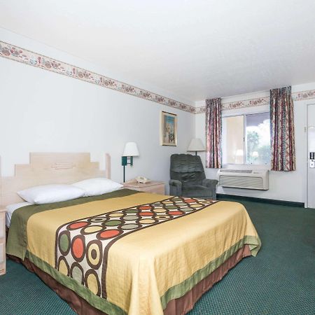 Super 8 By Wyndham Cottonwood Hotel Exterior photo