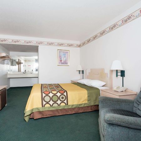 Super 8 By Wyndham Cottonwood Hotel Exterior photo