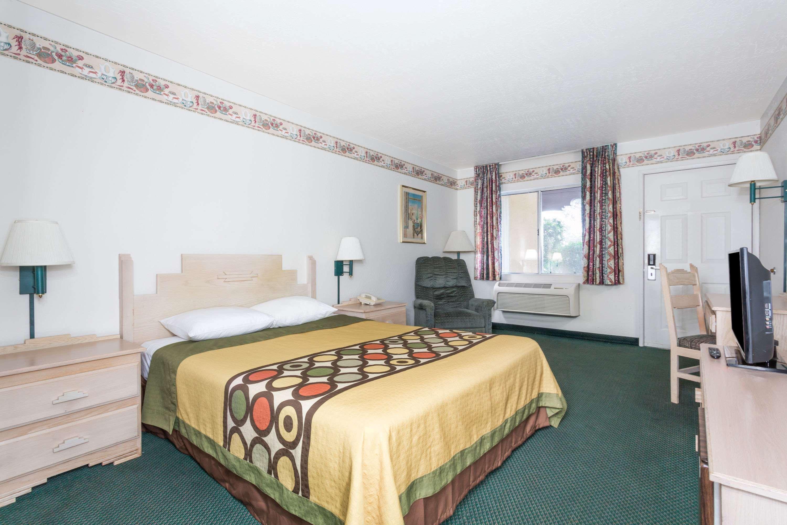 Super 8 By Wyndham Cottonwood Hotel Exterior photo