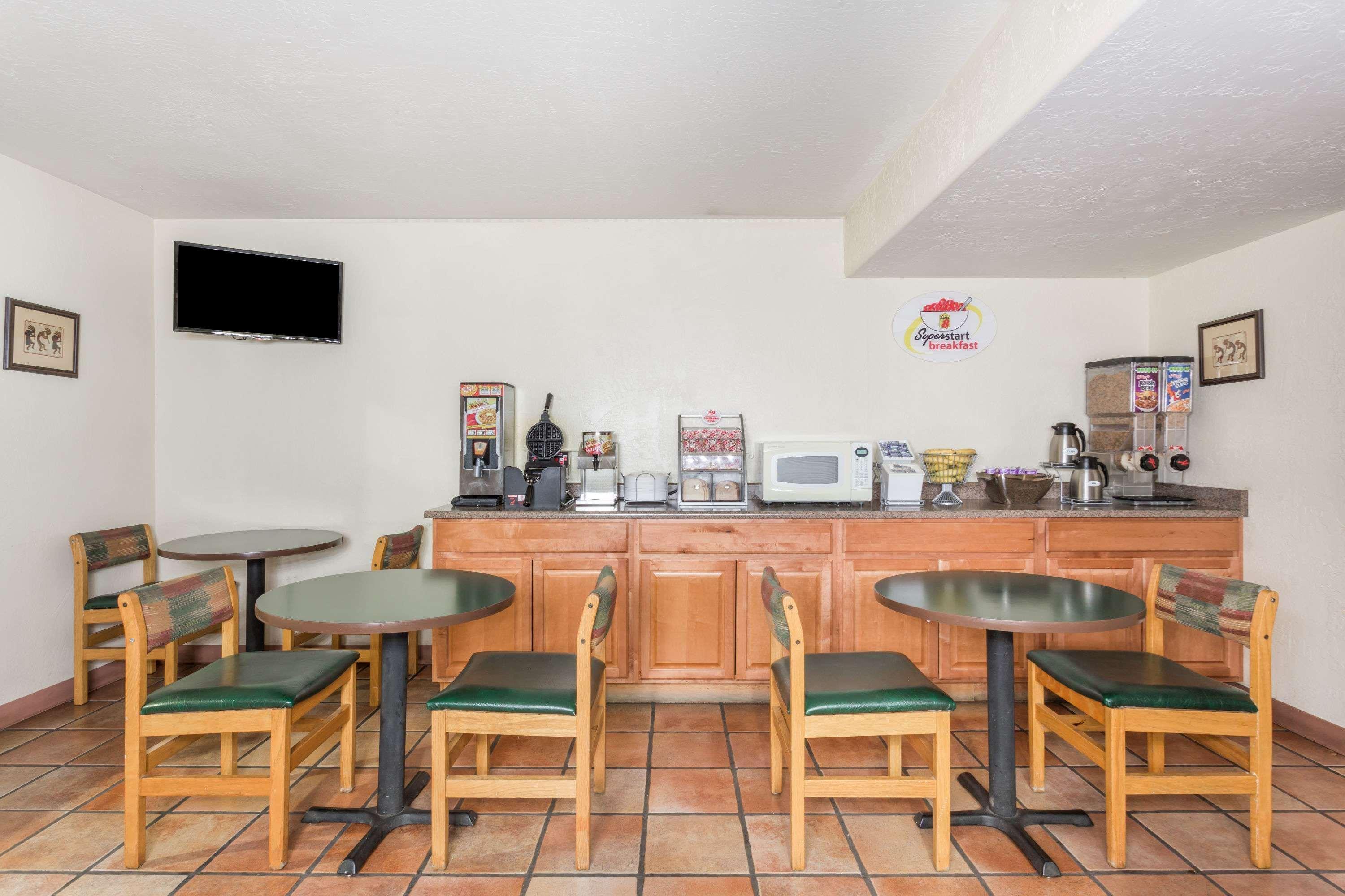 Super 8 By Wyndham Cottonwood Hotel Exterior photo